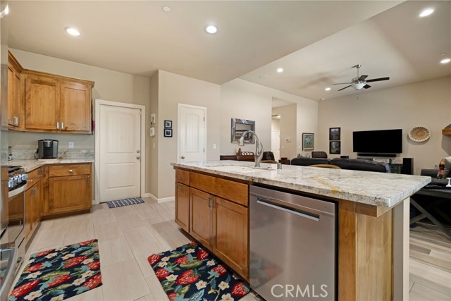 10 Harmony Park Circle, Chico CA: https://media.crmls.org/medias/363d05c0-9f30-4738-ab25-2fb8c4178e76.jpg