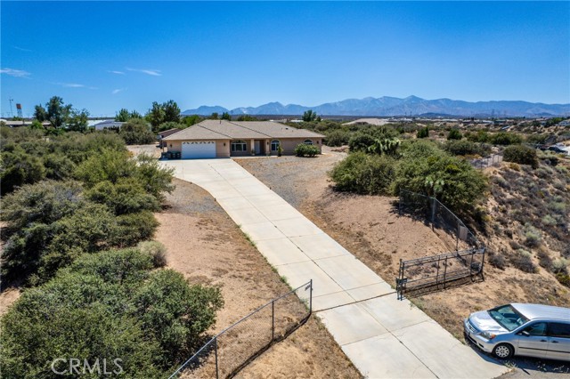 Detail Gallery Image 6 of 37 For 9735 Highland Rd, Oak Hills,  CA 92344 - 3 Beds | 3 Baths