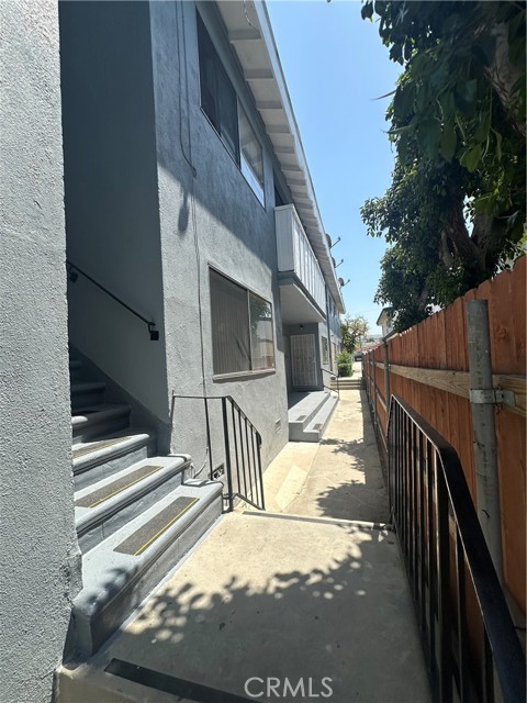 Detail Gallery Image 3 of 15 For 829 S Flower St, Inglewood,  CA 90301 - – Beds | – Baths