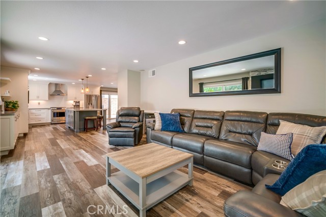 Detail Gallery Image 12 of 48 For 2311 via Pacifica, Corona,  CA 92882 - 4 Beds | 3 Baths