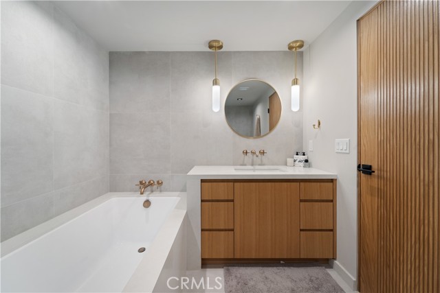 19778 Grand View Drive, Topanga CA: https://media.crmls.org/medias/363fed9f-fced-4d9b-a90c-ca6384219100.jpg
