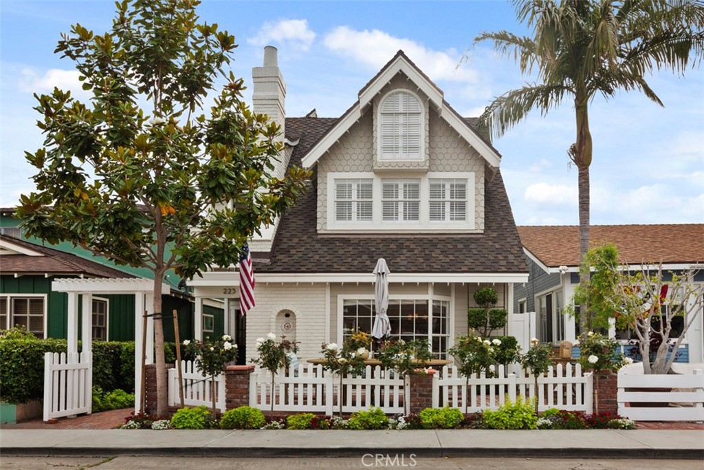 223 Diamond Avenue, Newport Beach, CA 92662