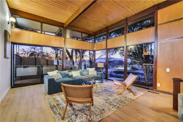 20289 Westpoint Drive, Riverside CA: https://media.crmls.org/medias/3640389c-f522-4372-8823-57e1e811130c.jpg