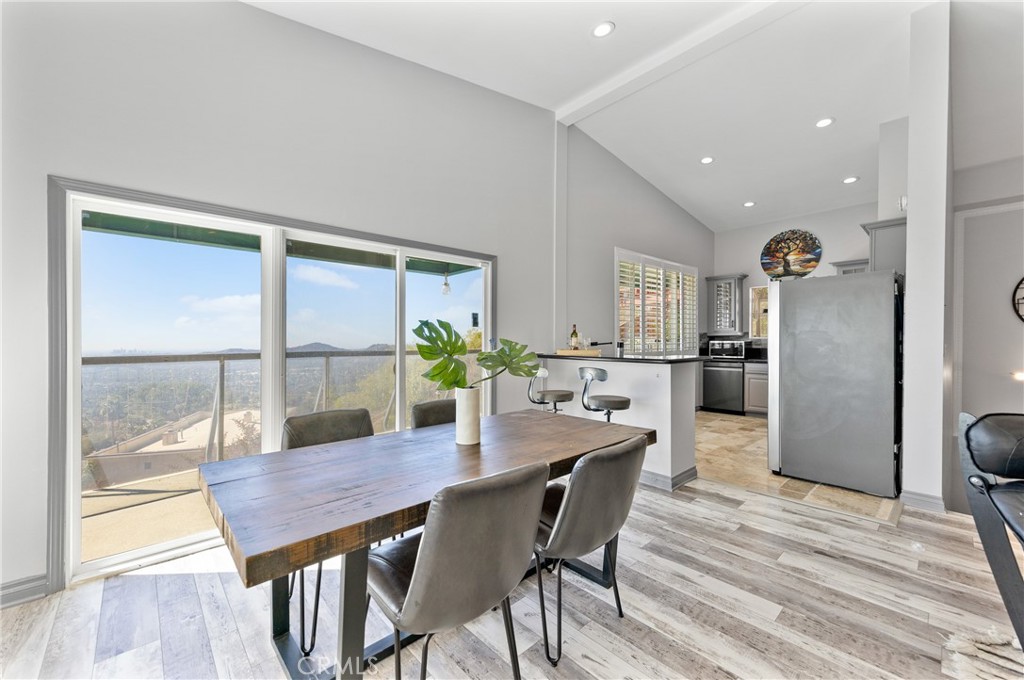 https://media.crmls.org/medias/36421d66-2794-42c3-8045-56365f3d1480.jpg?preset=X-Large