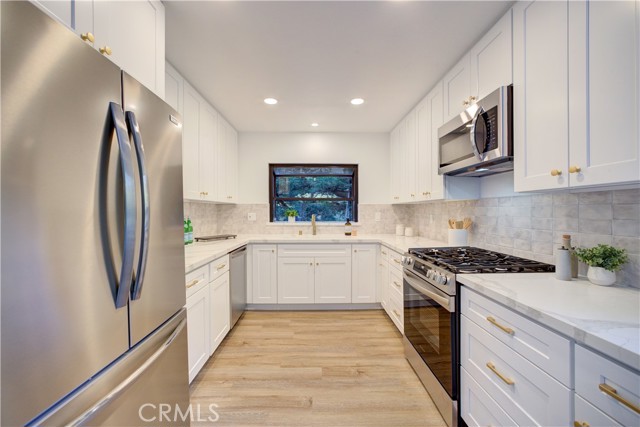 Detail Gallery Image 2 of 22 For 953 Sheffield St, Cambria,  CA 93428 - 4 Beds | 3 Baths