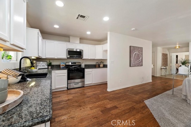 Detail Gallery Image 5 of 31 For 308 Avenue 6, Lake Elsinore,  CA 92530 - 4 Beds | 2 Baths