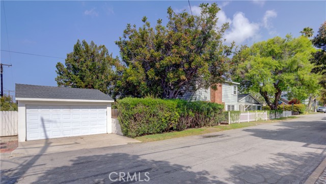 668 35th Street, Manhattan Beach, California 90266, 3 Bedrooms Bedrooms, ,3 BathroomsBathrooms,Residential,Sold,35th,SB22105476