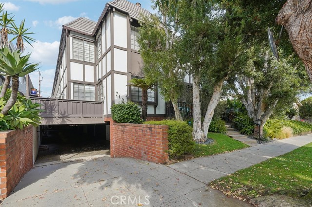 Detail Gallery Image 1 of 32 For 713 9th St #3,  Santa Monica,  CA 90402 - 3 Beds | 3 Baths