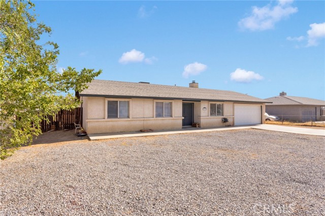 Detail Gallery Image 3 of 22 For 21867 Jelan Ave, Apple Valley,  CA 92307 - 3 Beds | 2 Baths