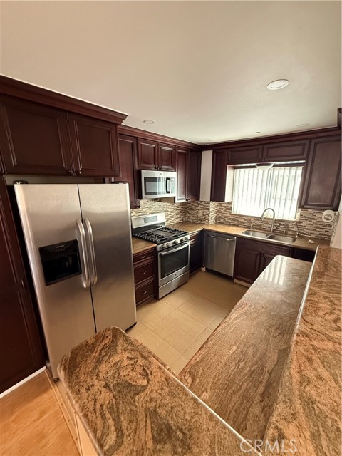 Detail Gallery Image 8 of 25 For 345 W Acacia, Glendale,  CA 91204 - 2 Beds | 2/1 Baths