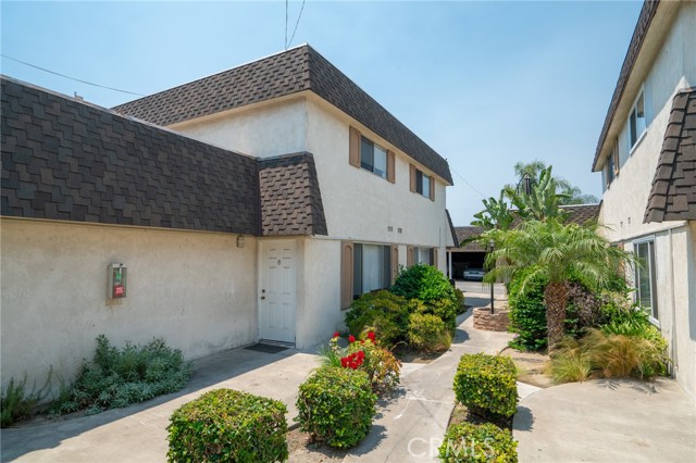 927 S Webster Avenue, Anaheim CA: https://media.crmls.org/medias/36460d66-1b3f-40a6-afe7-7f65defa338f.jpg