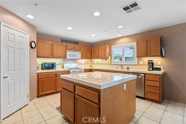 Detail Gallery Image 10 of 46 For 1107 Alexis Ln, Redlands,  CA 92374 - 4 Beds | 2/1 Baths