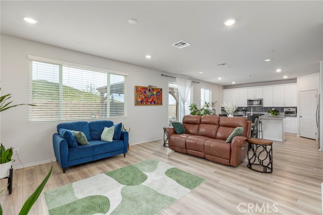 Detail Gallery Image 3 of 32 For 31859 Woodbank Way, Winchester,  CA 92596 - 5 Beds | 3 Baths