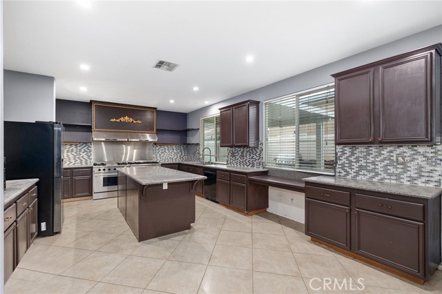 Detail Gallery Image 5 of 50 For 29216 Celestial, Menifee,  CA 92584 - 5 Beds | 3 Baths