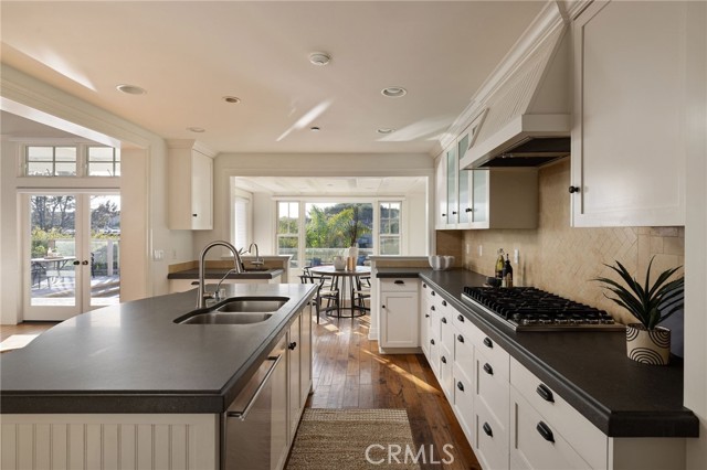 633 Rockford Road, Corona del Mar CA: https://media.crmls.org/medias/364b4e91-3d00-4484-a8ab-9c7ba590c668.jpg