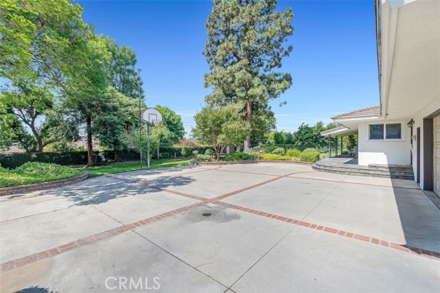 252 W 15th Street, Upland CA: https://media.crmls.org/medias/364b557a-41c4-4980-9fcd-70ae38c1b586.jpg