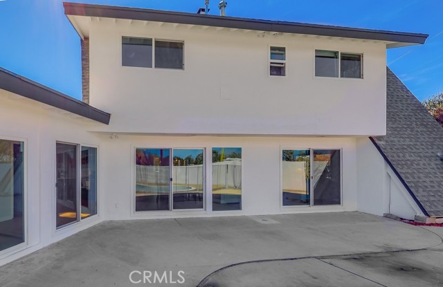 9754 Swinton Avenue, North Hills CA: https://media.crmls.org/medias/364b6dba-875a-47f0-bc11-369c9750fabf.jpg
