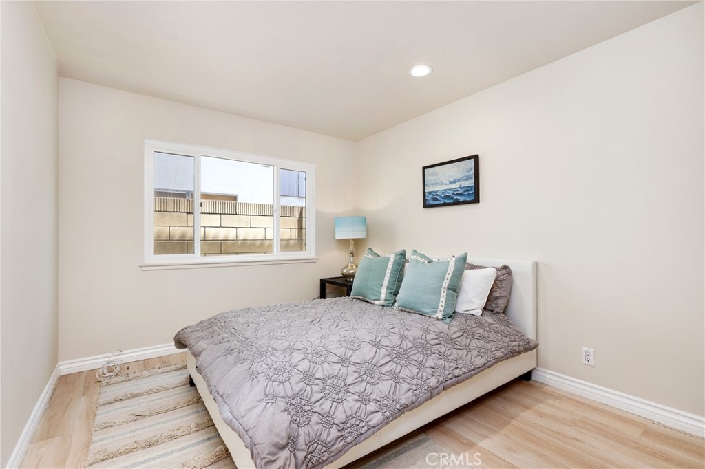 MLS #OC25173182 img 16