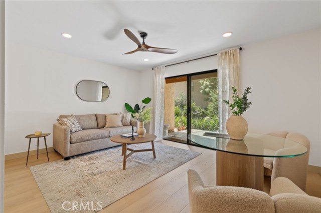 Detail Gallery Image 7 of 41 For 120 Lemon #34,  Irvine,  CA 92618 - 1 Beds | 1 Baths