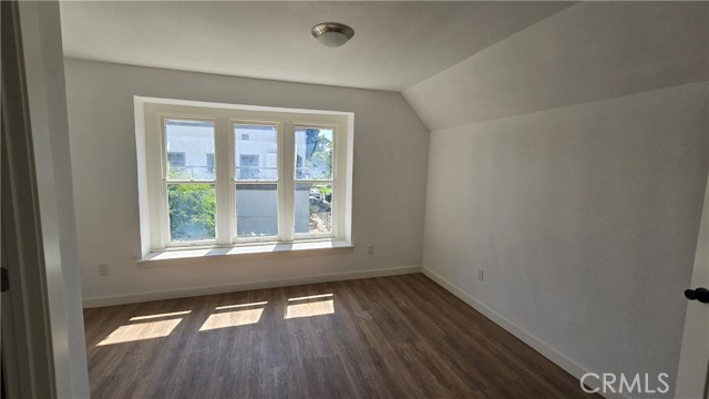 Detail Gallery Image 4 of 9 For 975 N Park #B,  Long Beach,  CA 90813 - 3 Beds | 1 Baths