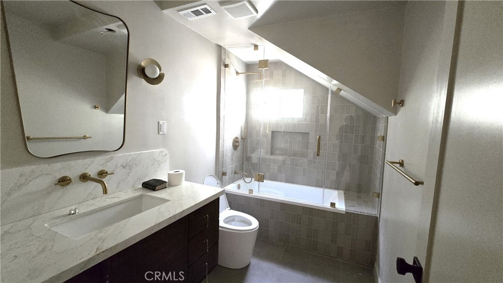 https://media.crmls.org/medias/364d0a39-74b8-49b9-8cd0-20cc561d7f41.jpg?preset=X-Large