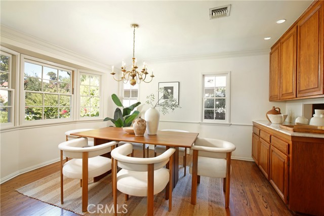 Detail Gallery Image 5 of 35 For 1624 Santa Barbara Ave, Glendale,  CA 91208 - 4 Beds | 3 Baths