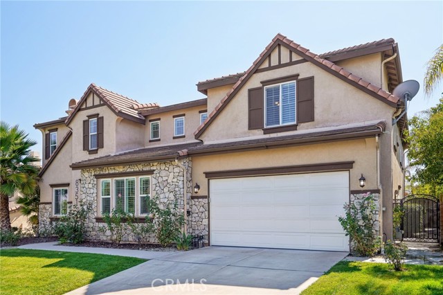 Detail Gallery Image 1 of 70 For 8351 Sanctuary Dr, Corona,  CA 92883 - 5 Beds | 4/1 Baths