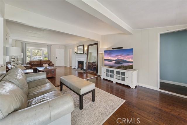 6026 N Del Loma Avenue, San Gabriel CA: https://media.crmls.org/medias/36503388-93e7-4b1c-8dc7-0fe7fe8b10cd.jpg