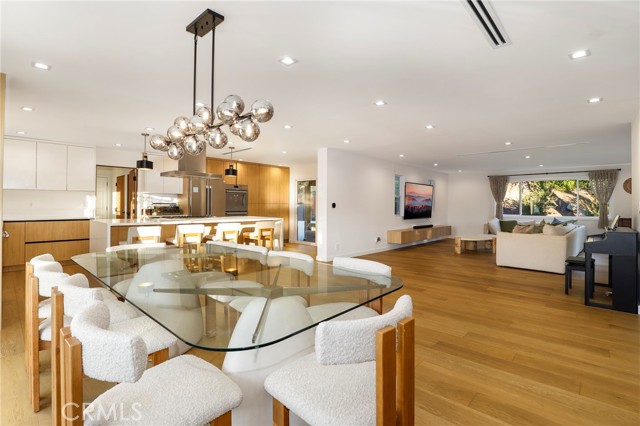 Detail Gallery Image 9 of 47 For 9742 Farralone, Chatsworth,  CA 91311 - 4 Beds | 3/1 Baths