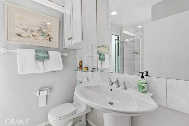 Detail Gallery Image 10 of 20 For 436 Fernleaf Ave #1/2,  Corona Del Mar,  CA 92625 - 3 Beds | 2 Baths