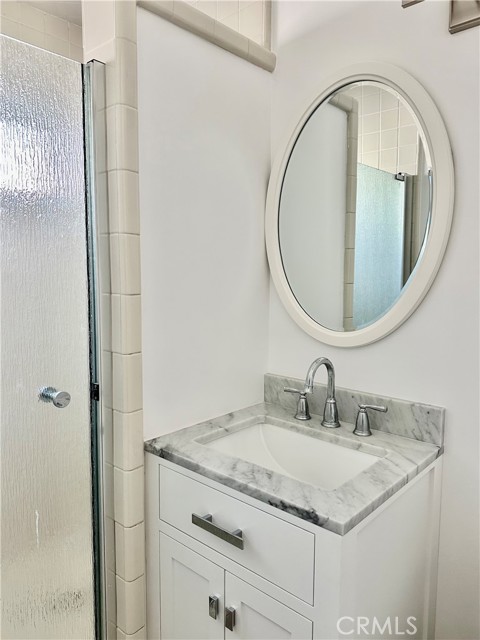Detail Gallery Image 10 of 12 For 28 20th Ct, Hermosa Beach,  CA 90254 - 2 Beds | 2 Baths