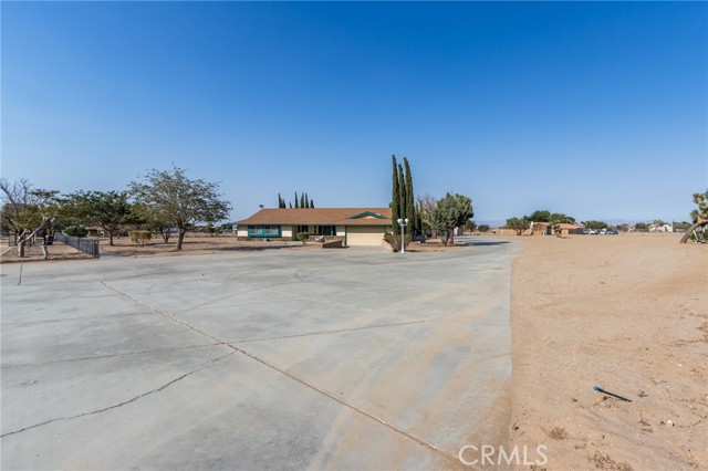 10731 Anaconda Avenue, Oak Hills CA: https://media.crmls.org/medias/3652116f-5759-4367-b19f-3f0b9b4907ce.jpg