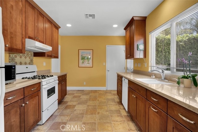Image 10 of 45 For 18203 Arminta Street