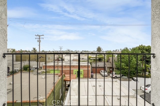 1410 Coranado Avenue, Long Beach CA: https://media.crmls.org/medias/365263eb-cc1a-4d32-89d0-446cbadef8fe.jpg