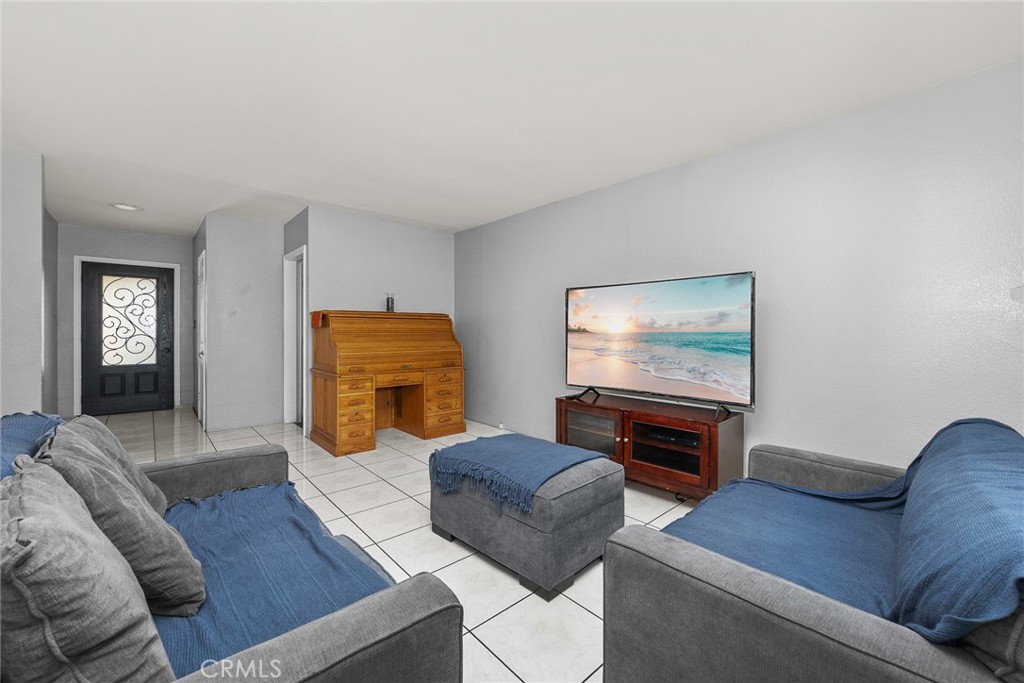 MLS #WS25247140 image #8