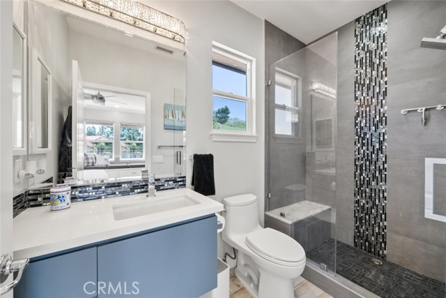 Detail Gallery Image 13 of 27 For 18501 Calle Vista Cir, Porter Ranch,  CA 91326 - 4 Beds | 4 Baths