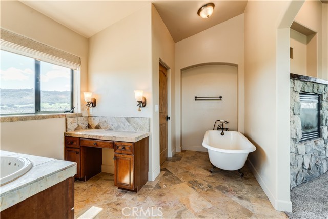 Detail Gallery Image 27 of 75 For 3230 Nacimiento Lake Dr, Paso Robles,  CA 93446 - 7 Beds | 3/1 Baths