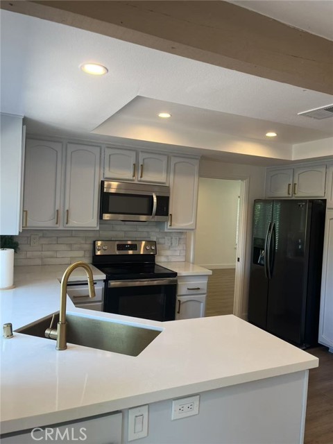 Detail Gallery Image 9 of 43 For 6401 E Nohl Ranch Rd #78,  Anaheim,  CA 92807 - 4 Beds | 2/1 Baths
