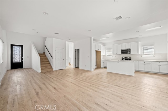 941 E 97th Street, Los Angeles CA: https://media.crmls.org/medias/3653f3d3-5445-4c6a-b0fa-0344c4a43646.jpg