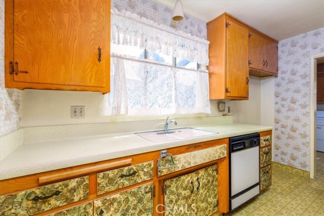 Detail Gallery Image 7 of 25 For 3561 East Janice Street, Long Beach,  CA 90805 - 3 Beds | 2 Baths