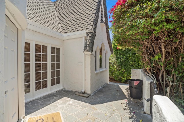 336 N Crescent Heights Boulevard, Los Angeles CA: https://media.crmls.org/medias/36546cef-be35-477f-ba36-b00f4534e56f.jpg
