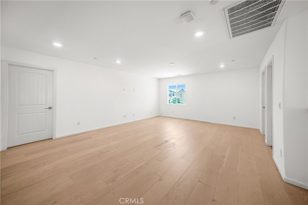https://media.crmls.org/medias/3656022b-7cd4-40e3-b17a-b70249ae179b.jpg?preset=X-Large