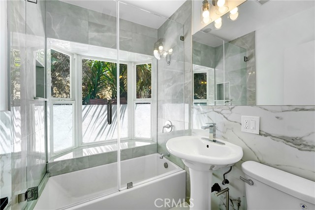 Detail Gallery Image 7 of 10 For 2170 Sunset Plaza Dr, Los Angeles,  CA 90069 - 3 Beds | 2 Baths