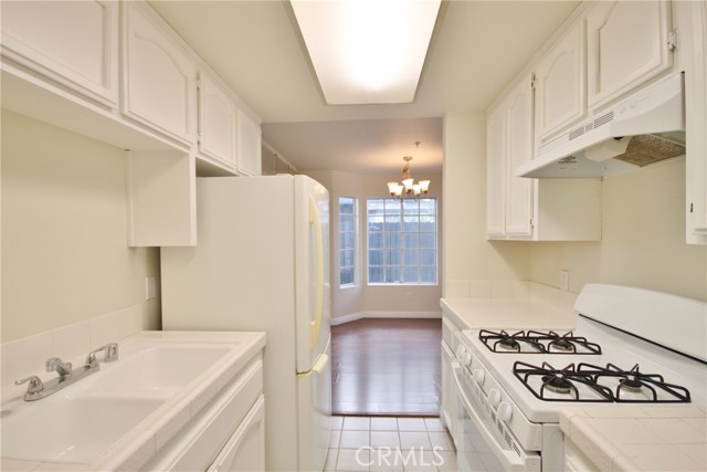 Detail Gallery Image 9 of 26 For 211 E Commonwealth Ave #C,  Alhambra,  CA 91801 - 3 Beds | 2/1 Baths