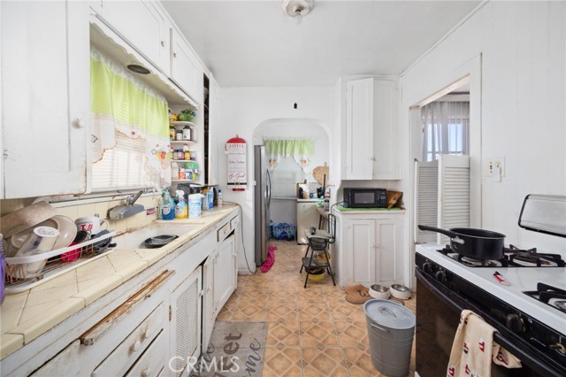 Detail Gallery Image 11 of 29 For 2035 W 68th St, Los Angeles,  CA 90047 - 2 Beds | 1 Baths