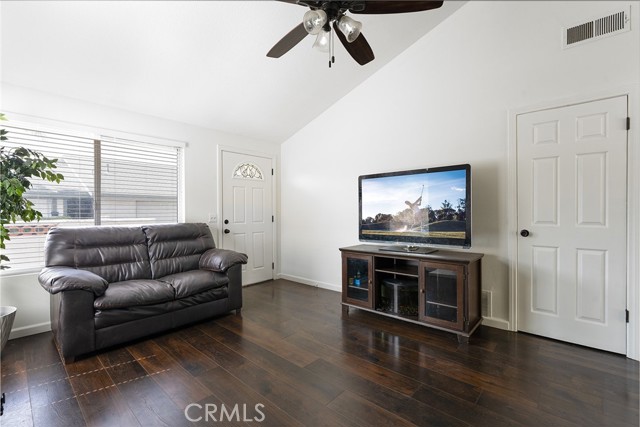Detail Gallery Image 10 of 26 For 19961 Wrightwood Ct #26,  Yorba Linda,  CA 92886 - 3 Beds | 2 Baths