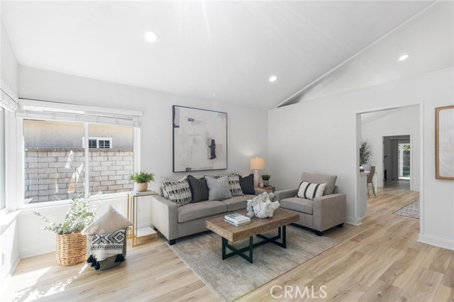 27242 Jardines, Mission Viejo CA: https://media.crmls.org/medias/3659bb24-487d-4762-bcb1-863213ff4340.jpg