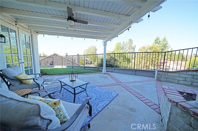 28321 Evergreen Lane, Saugus CA: https://media.crmls.org/medias/365af079-6e1b-4379-9632-d5d2624b2161.jpg
