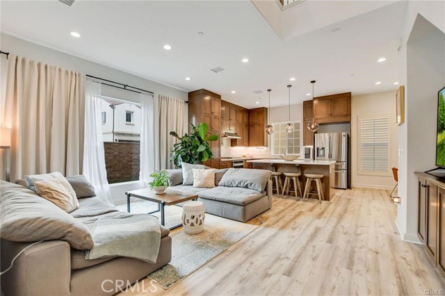 Detail Gallery Image 6 of 45 For 20831 W Acorn, Porter Ranch,  CA 91326 - 4 Beds | 3 Baths