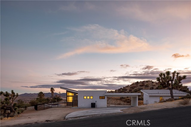 Detail Gallery Image 1 of 31 For 6218 Farrelo Rd, Yucca Valley,  CA 92284 - 4 Beds | 4/1 Baths